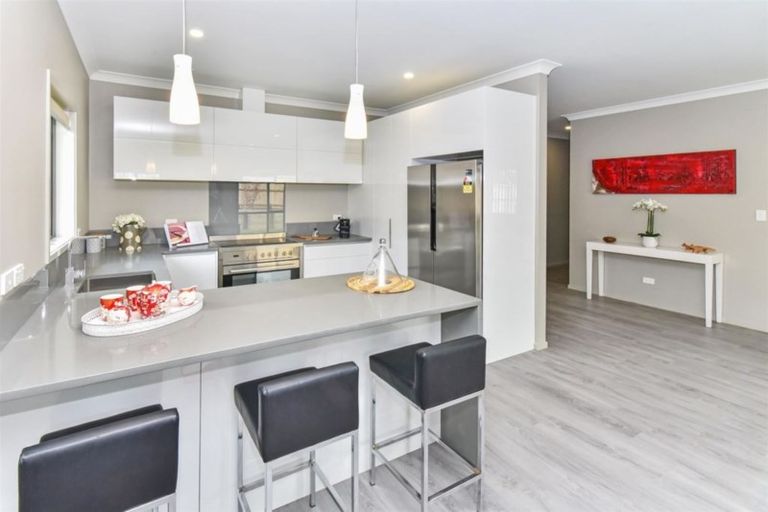 Photo of property in 11 Stonedale Drive, Pukekohe, 2120