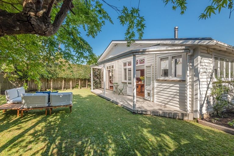 Photo of property in 1/58 Ngataringa Road, Devonport, Auckland, 0624