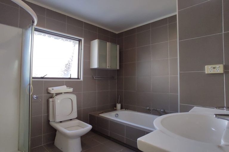 Photo of property in 10 Emory Drive, Conifer Grove, Takanini, 2112