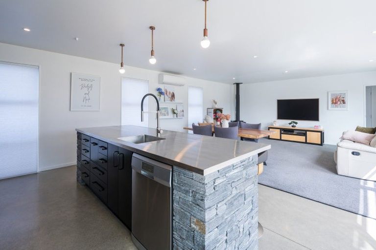 Photo of property in 12 Puketutu Grove, Motueka, 7120