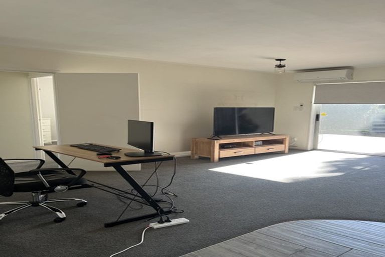 Photo of property in 2/82 Porchester Road, Papakura, 2110