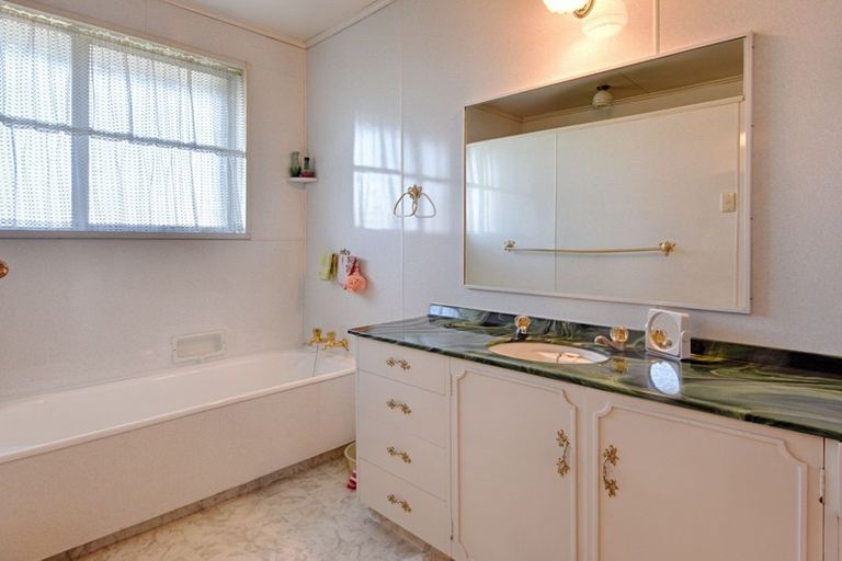 Photo of property in 1 Frank Street, Gore, 9710