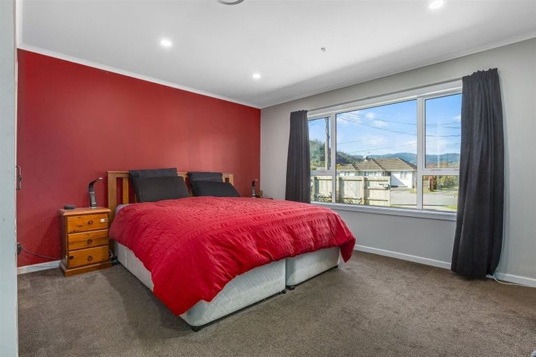 Photo of property in 4 Russell Road, Wainuiomata, Lower Hutt, 5014