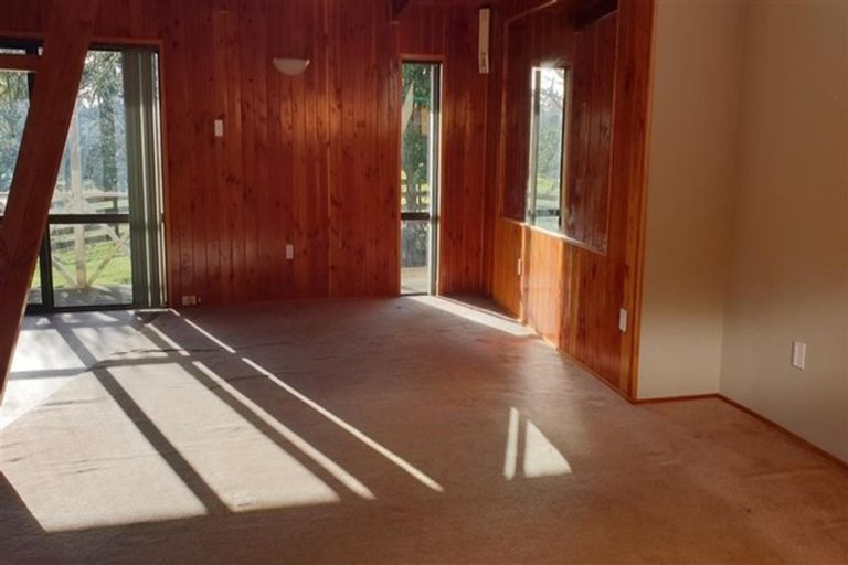 Photo of property in 386 Henderson Valley Road, Henderson Valley, Auckland, 0612