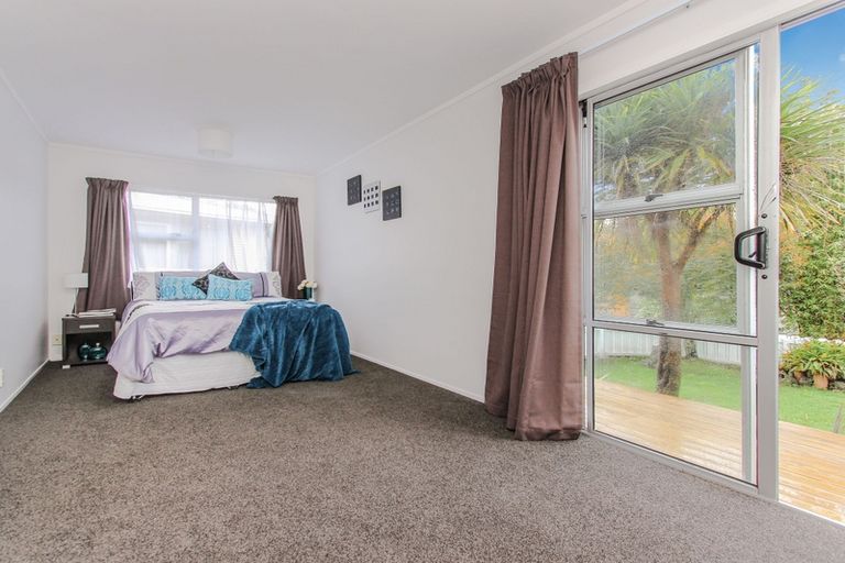Photo of property in 1/55 Stottholm Road, Titirangi, Auckland, 0604