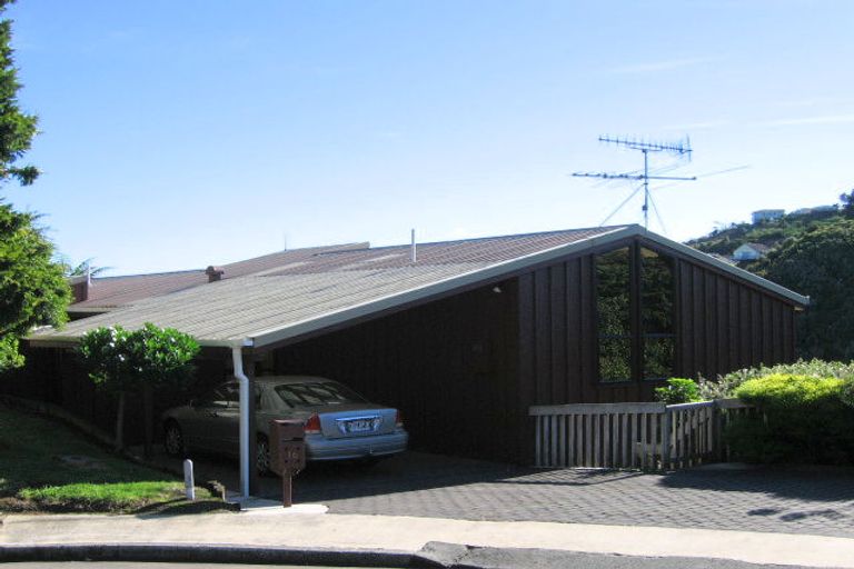 Photo of property in 16 Bushland Grove, Paparangi, Wellington, 6037