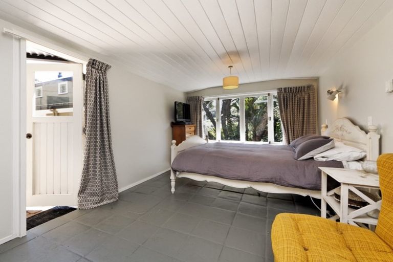 Photo of property in 100 Garden Road, Piha, New Lynn, 0772