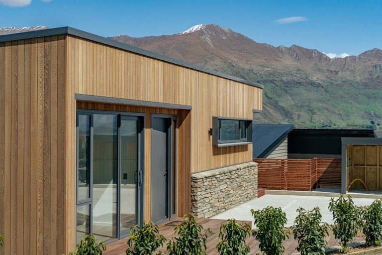 Photo of property in 21 Fenton Avenue, Wanaka, 9305