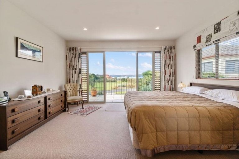 Photo of property in 5 Onemana Way, Te Atatu Peninsula, Auckland, 0610