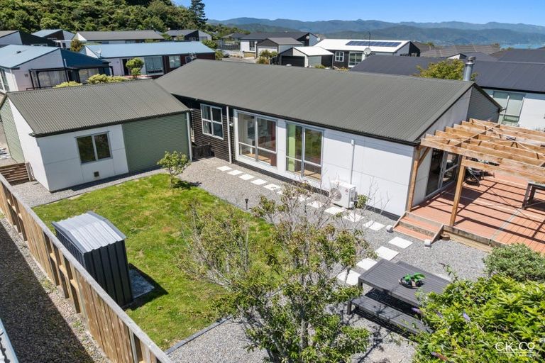 Photo of property in 22 Otonga Heights, Maungaraki, Lower Hutt, 5010