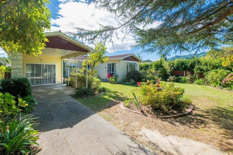 Photo of property in 431 Te Moana Road, Waikanae, 5036