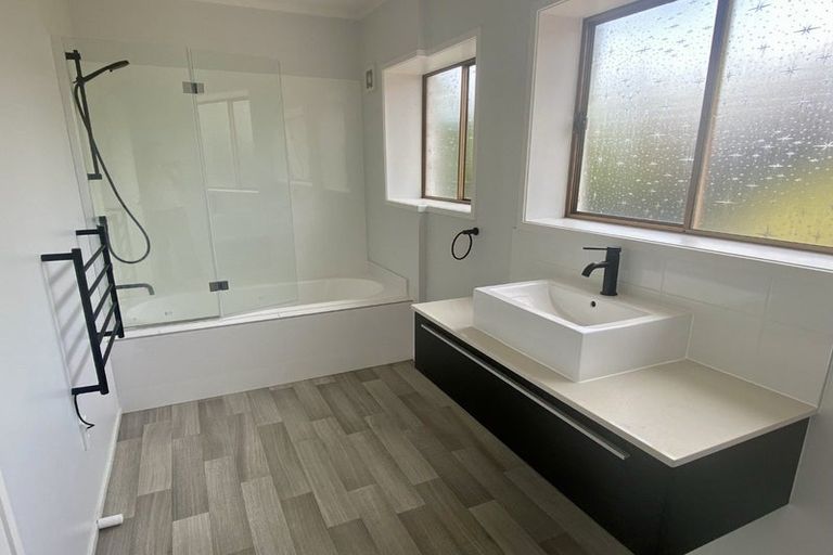 Photo of property in 2/8 Wood Street, Papakura, 2110