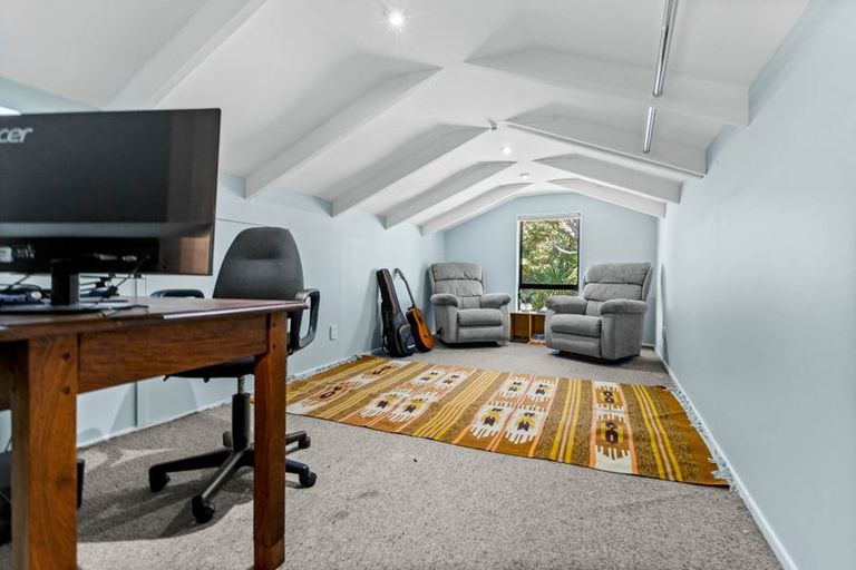 Photo of property in 811 East Coast Road, Northcross, Auckland, 0630