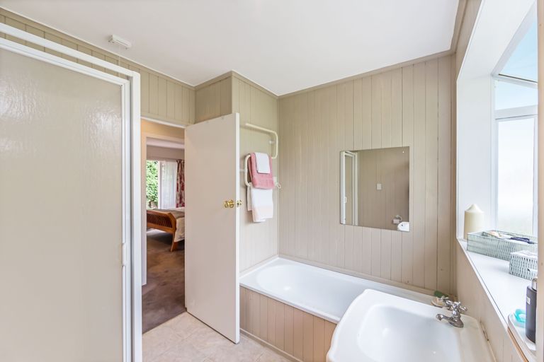 Photo of property in 1/33 Nile Road, Kelston, Auckland, 0602