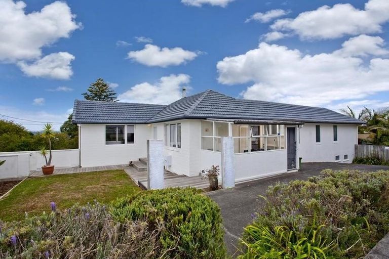 Photo of property in 37 Huka Road, Birkenhead, Auckland, 0626