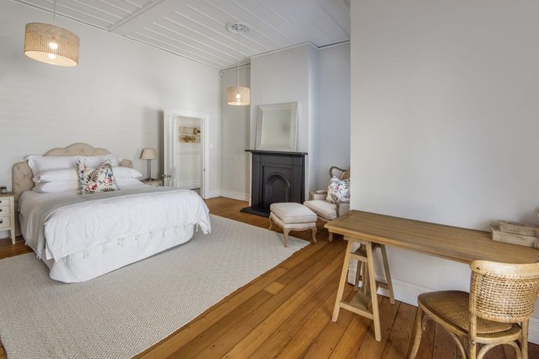 Photo of property in 21 Cheltenham Road, Devonport, Auckland, 0624