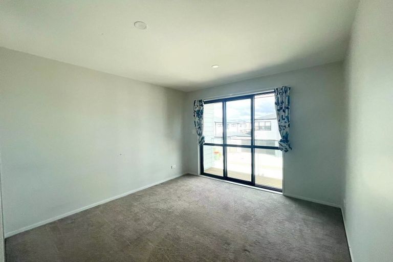 Photo of property in 11 Irving Place, Hobsonville, Auckland, 0616