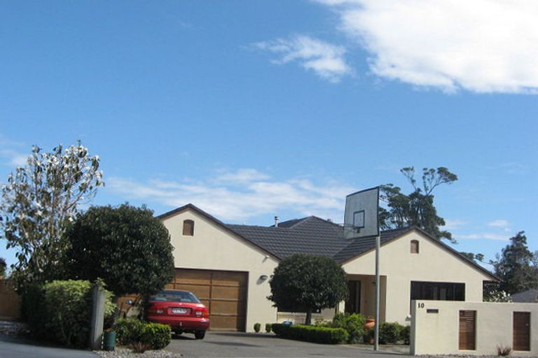 Photo of property in 10 Royal Heights, Glen Avon, New Plymouth, 4312