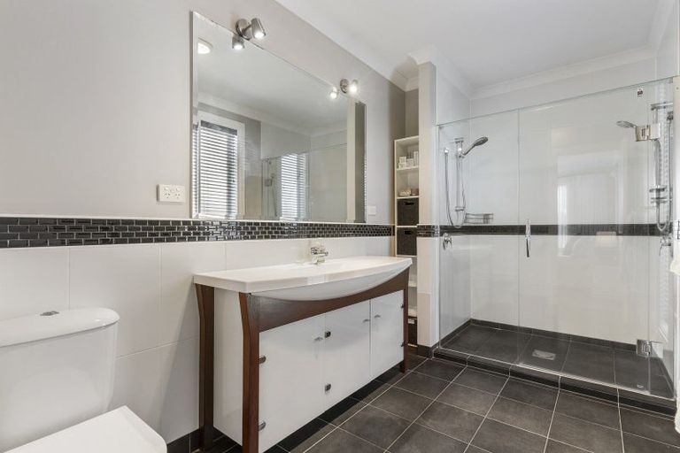 Photo of property in 17 Willowbank Close, East Tamaki Heights, Auckland, 2016