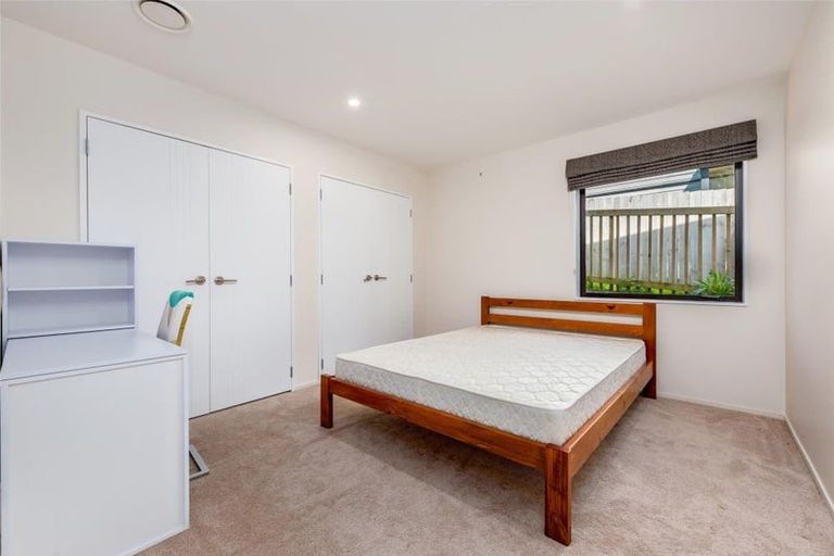 Photo of property in 21 Midhurst Avenue, Henderson, Auckland, 0612