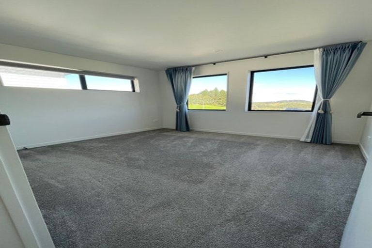 Photo of property in 4 Celestial Crescent, Orewa, 0931