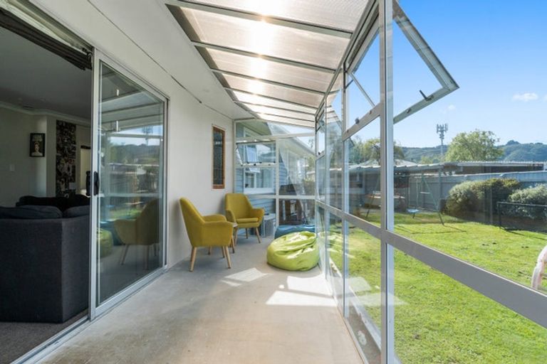 Photo of property in 4 Sequoia Place, Maoribank, Upper Hutt, 5018