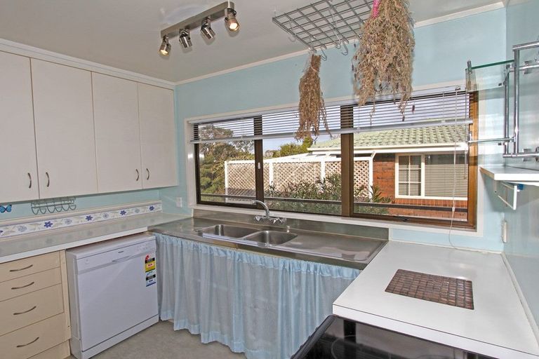 Photo of property in 110 Chelsea View Drive, Chatswood, Auckland, 0626
