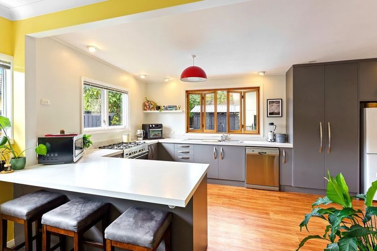 Photo of property in 6 Kohekohe Road, Waikanae, 5036