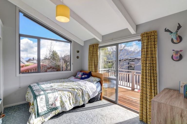 Photo of property in 75 Oregon Drive, Kelvin Heights, Queenstown, 9300