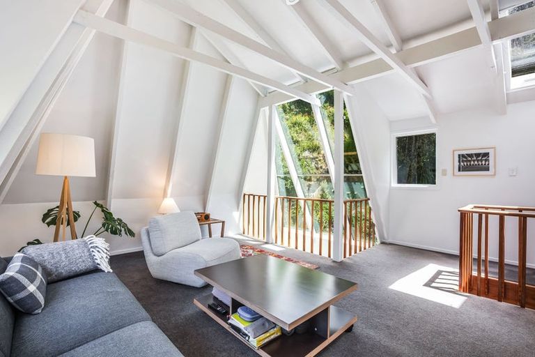 Photo of property in 21 Ferry Road, Days Bay, Lower Hutt, 5013