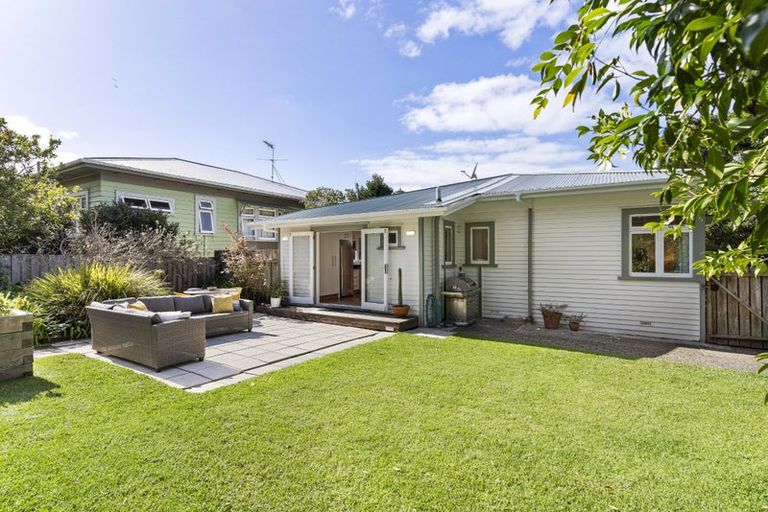 Photo of property in 12 Niccol Avenue, Narrow Neck, Auckland, 0624