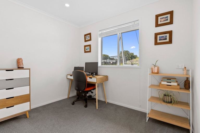 Photo of property in 25 Capstone Place, Te Kamo, 0185