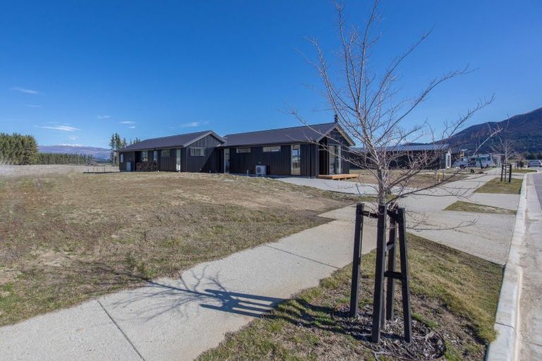 Photo of property in 141 Burdon Loop, Lake Hawea, 9382