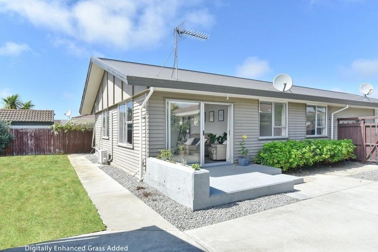 Photo of property in 2/90 Queenspark Drive, Parklands, Christchurch, 8083