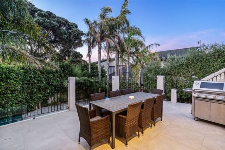 Photo of property in 1/60 Milford Road, Milford, Auckland, 0620