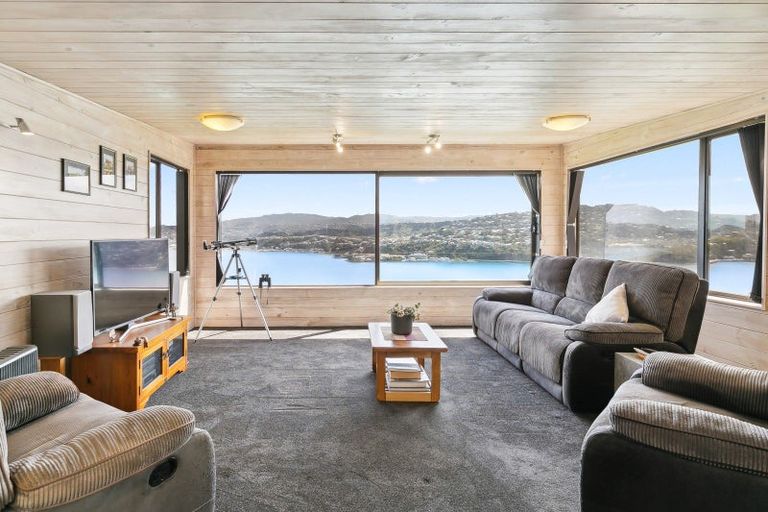 Photo of property in 3 Countess Close, Maupuia, Wellington, 6022