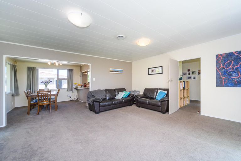 Photo of property in 2 Cecil Place, Cloverlea, Palmerston North, 4412