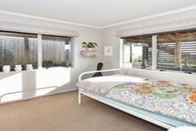 Photo of property in 9a Crispe Road, Clarks Beach, 2122