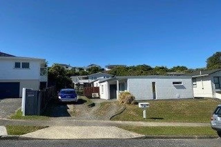 Photo of property in 15b Cypress Drive, Maungaraki, Lower Hutt, 5010