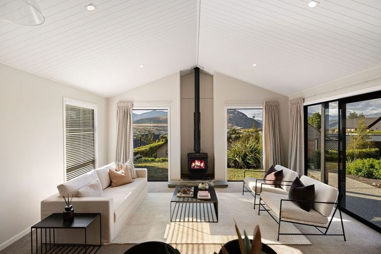 Photo of property in 10 Ellesmere Avenue, Jacks Point, Queenstown, 9371