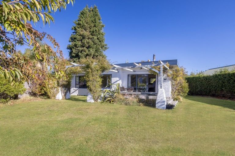 Photo of property in 32 Flora Dora Parade, Lake Hawea, Wanaka, 9382