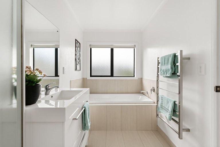 Photo of property in 3 Hanwood Way, Pyes Pa, Tauranga, 3112