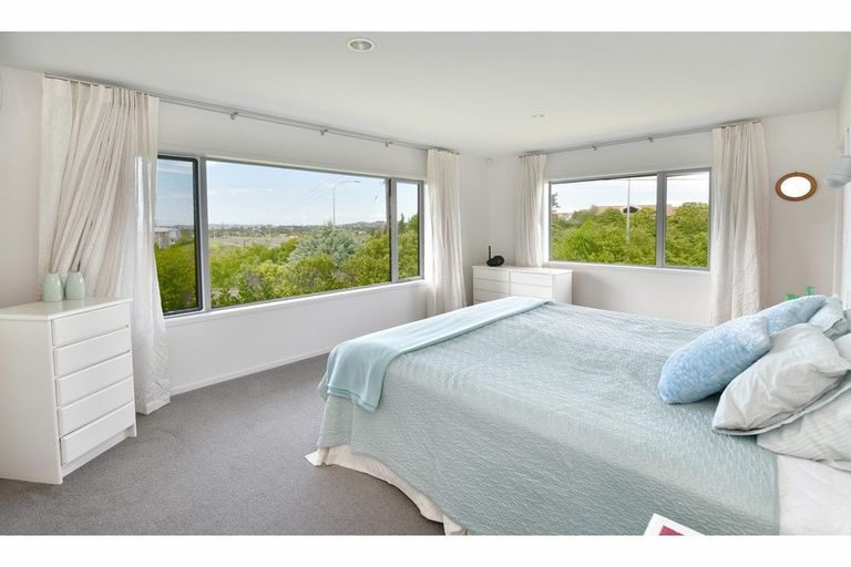Photo of property in 8 Bayview Park Lane, Orewa, 0931