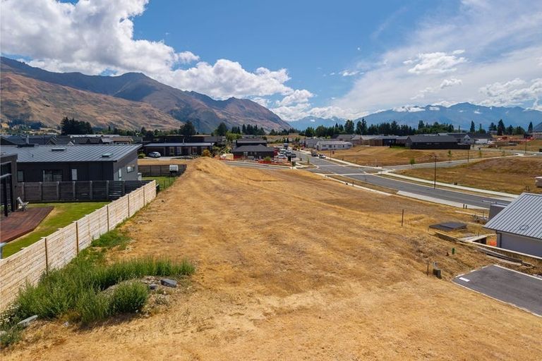 Photo of property in 4 Durry Lane, Wanaka, 9305
