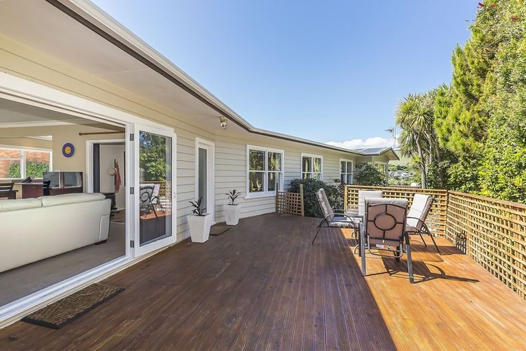 Photo of property in 13 Saint Edmund Crescent, Tawa, Wellington, 5028