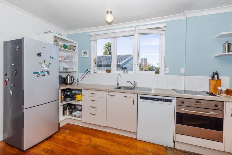 Photo of property in 2 Smith Street, Raglan, 3225