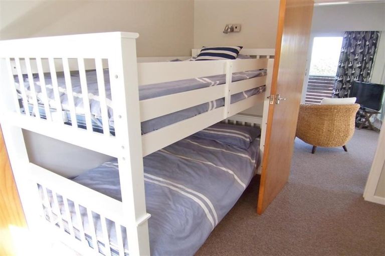 Photo of property in 1 Groves Road, Raumati Beach, Paraparaumu, 5032