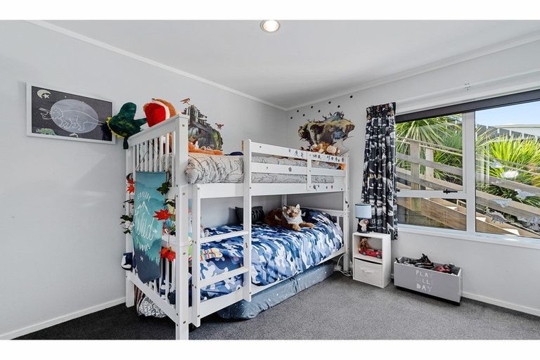 Photo of property in 2/272 Glamorgan Drive, Northcross, Auckland, 0630