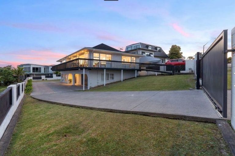 Photo of property in 254 Glamorgan Drive, Northcross, Auckland, 0630