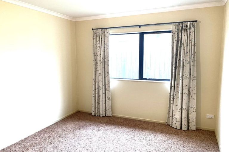 Photo of property in 12 Cresswell Place, Johnsonville, Wellington, 6037